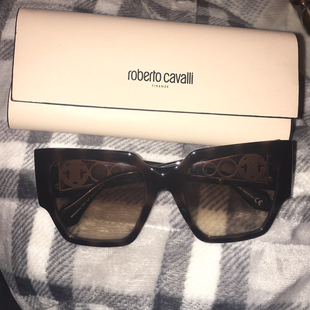 Brand new Roberto cavalli sunglasses 😎
